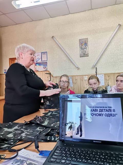 «Цікаві деталі в робочому одязі»
