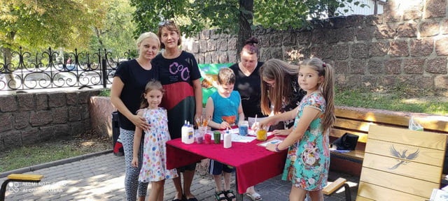 Вручення портфелів дітям ВПО