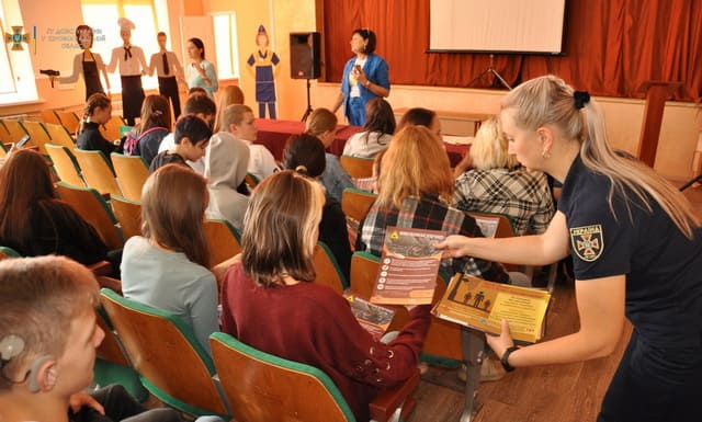 Правила поведінки під час надзвичайних ситуацій воєнного характеру Правила поведінки під час надзвичайних ситуацій воєнного характеру