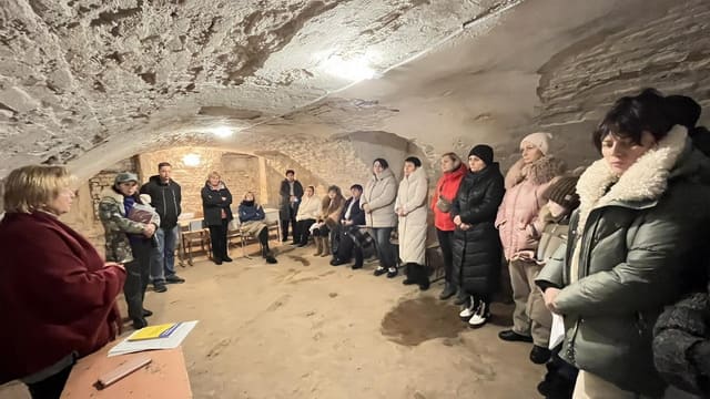 Консультуємо. Інформуємо. Аналізуємо. Консультуємо. Інформуємо. Аналізуємо.