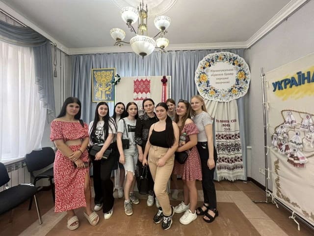У Кіровоградському обласному центрі народної творчості відкрилась виставка ляльок Олени Мединської.