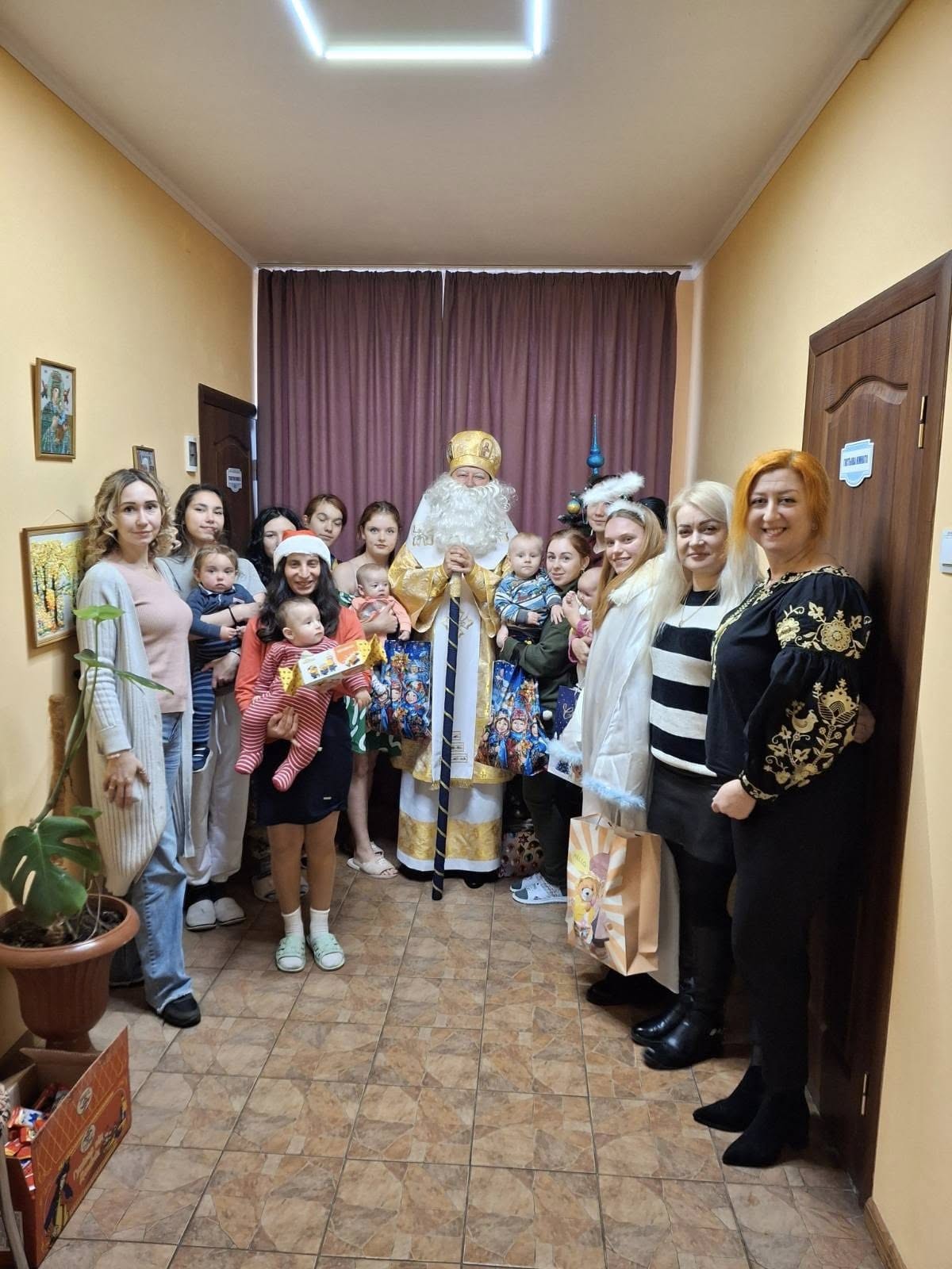 Святковий день з святим Миколаєм