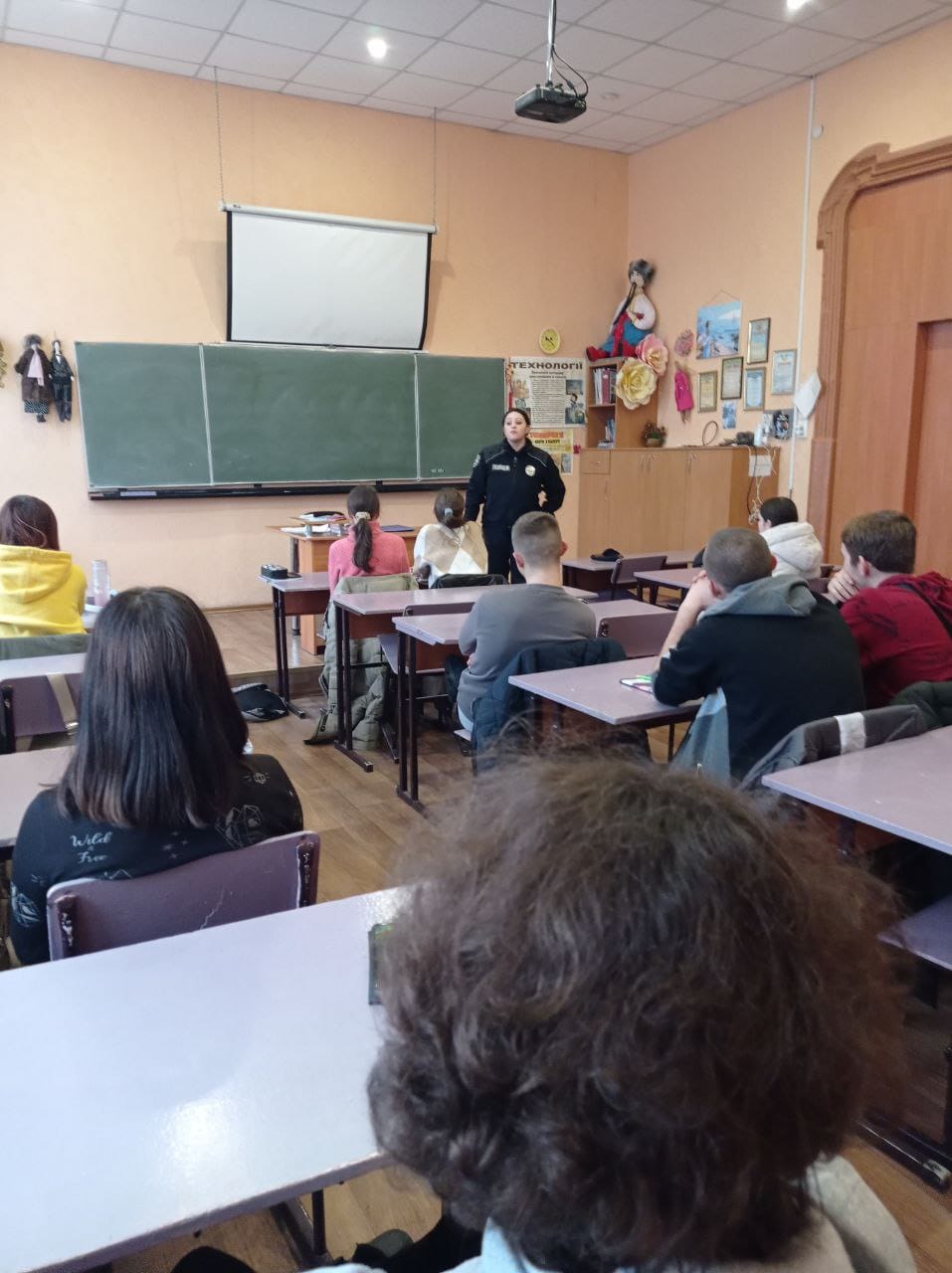 "Правова обізнаність та відповідальність підлітків"