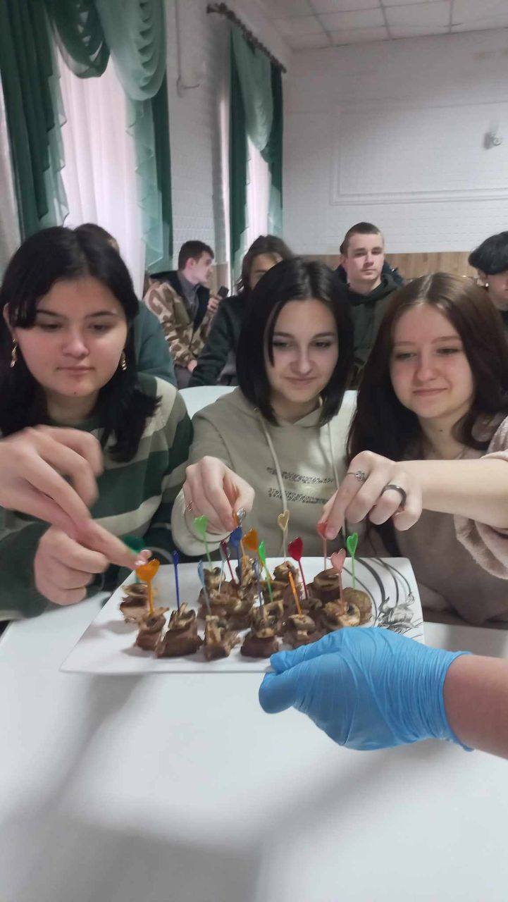М'ясо з вишнею - на столі не буде зайвим! М'ясо з вишнею - на столі не буде зайвим!