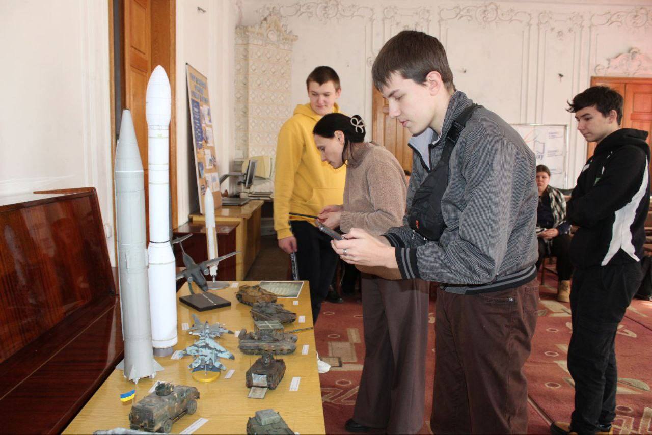Урок патріотизму " Міста- герої: історії стійкості українських регіонів" Урок патріотизму " Міста- герої: історії стійкості українських регіонів"