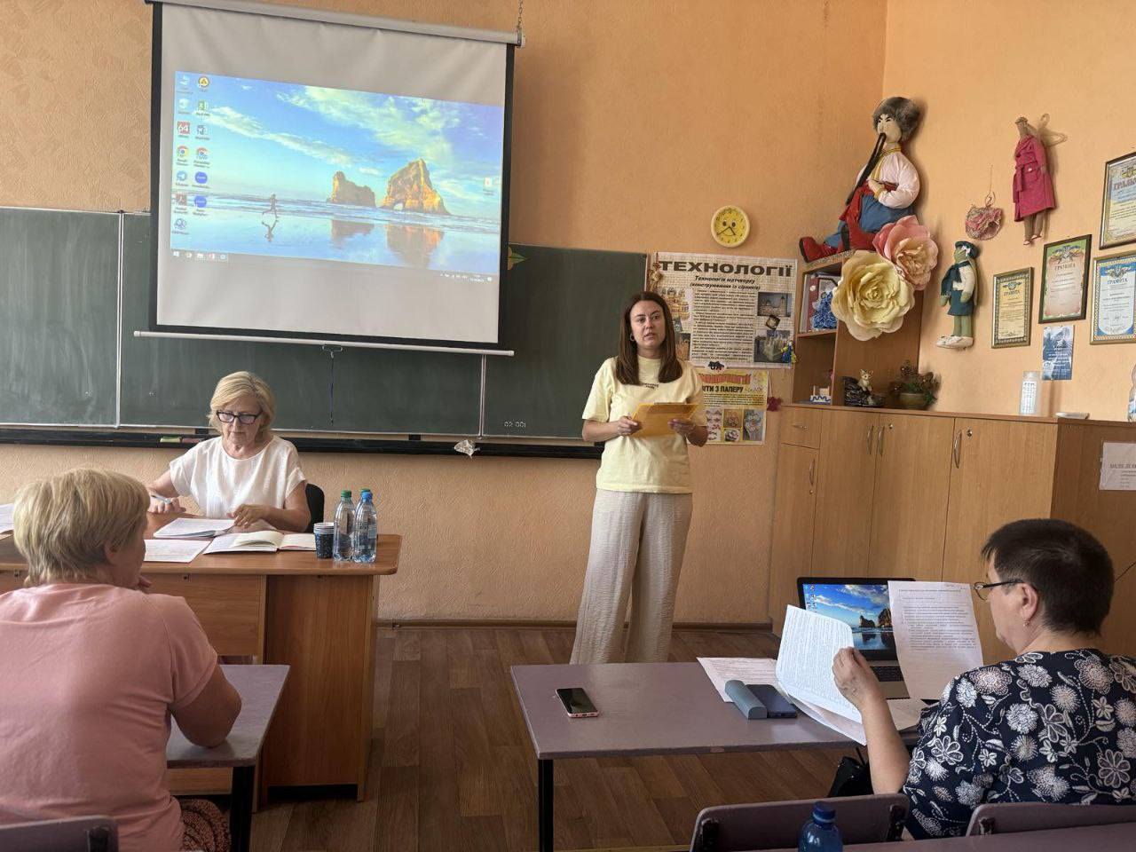 Педагогічна рада - вищий колегіальний орган закладу освіти