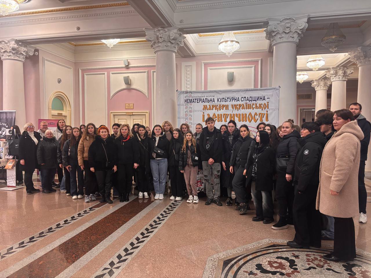 Плекаємо українську ідентичність! Плекаємо українську ідентичність!