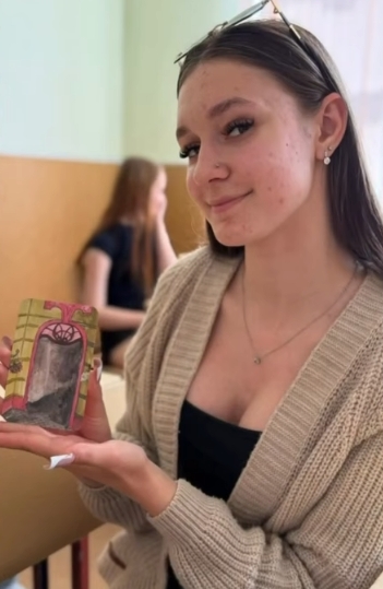 «Відчиняючи двері до себе»
